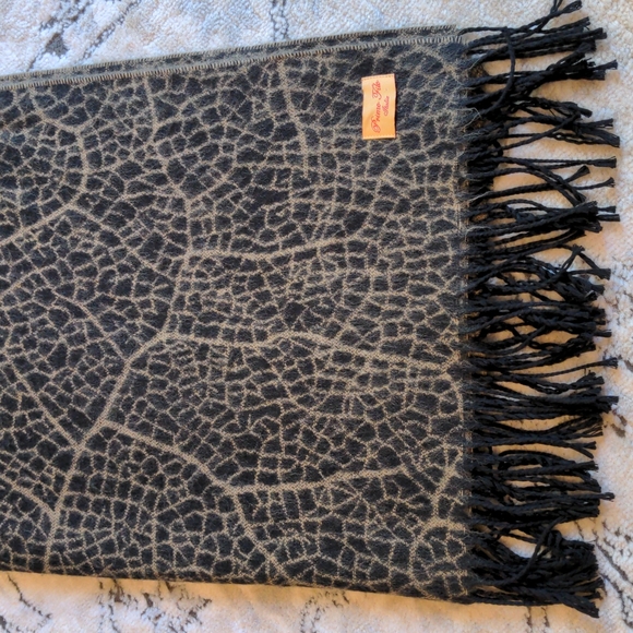 soft and cozy wrap - Picture 3 of 6